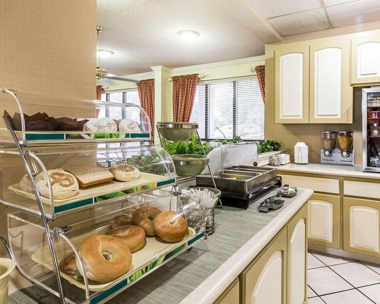 Hotel Quality Inn At The Mall - Valdosta