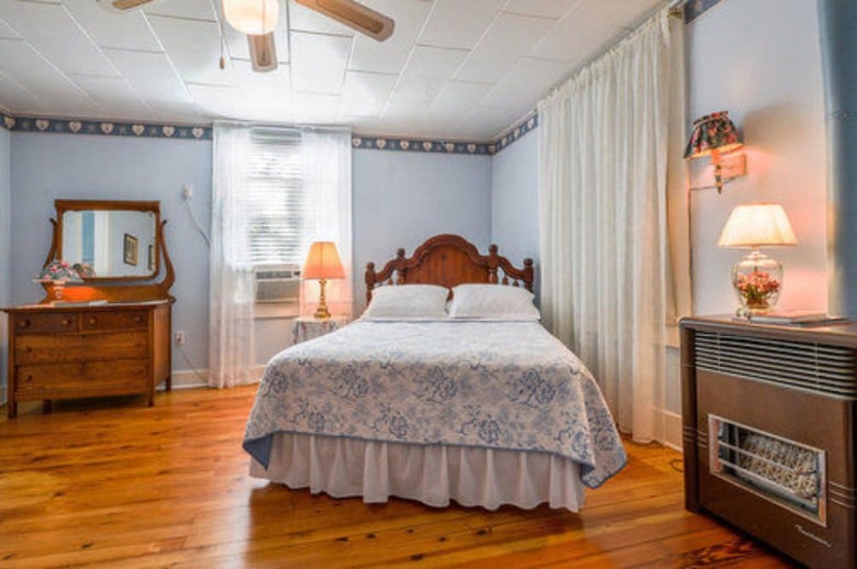 Farnsworth House Bed & Breakfast