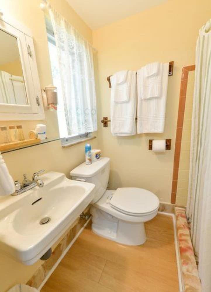Farnsworth House Bed & Breakfast