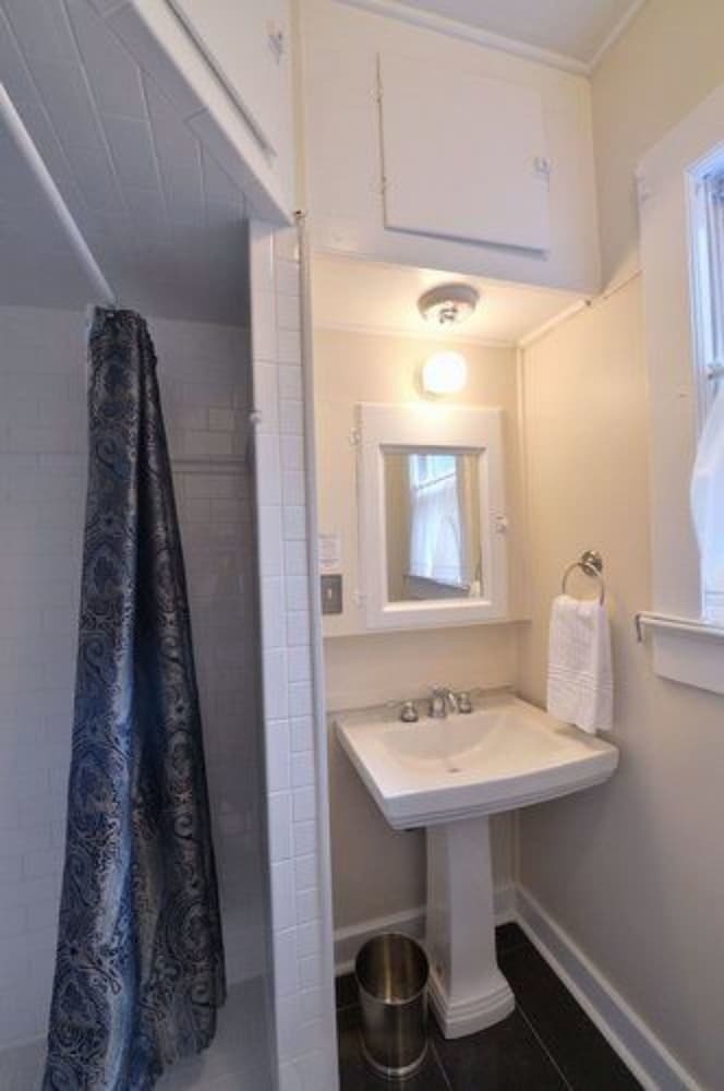 Farnsworth House Bed & Breakfast
