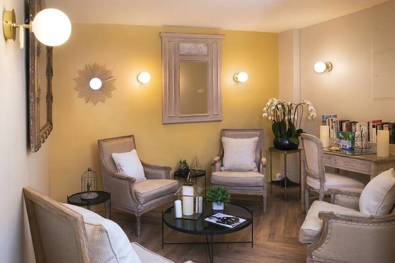A L'hotel Des Roys