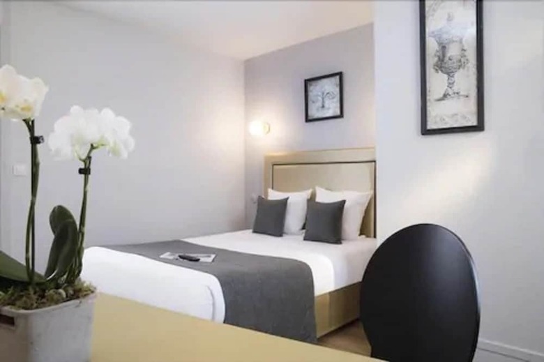 A L'hotel Des Roys
