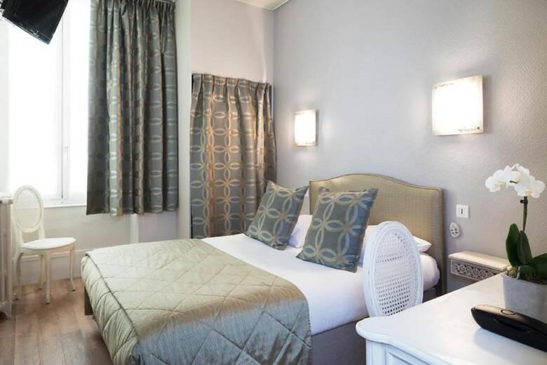 A L'hotel Des Roys