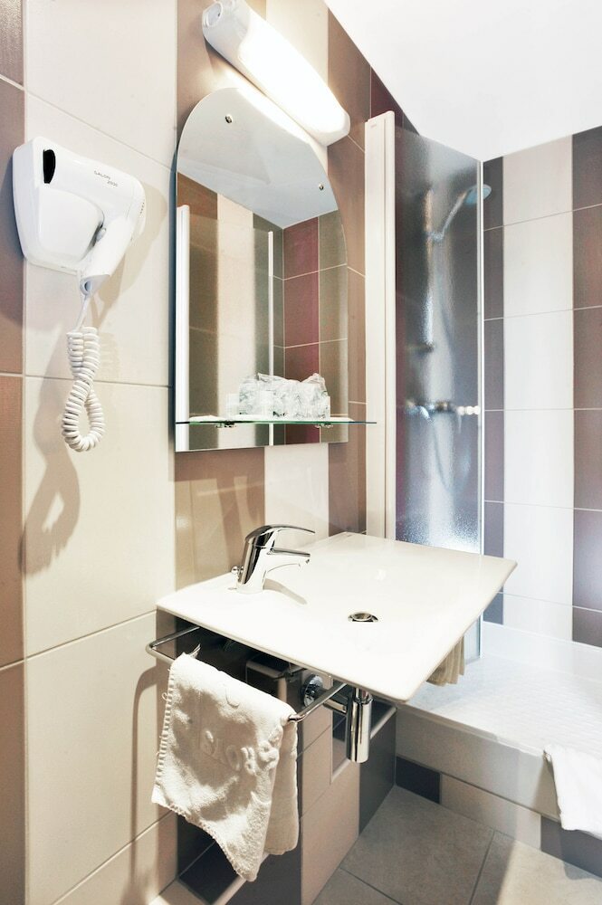 A L'hotel Des Roys