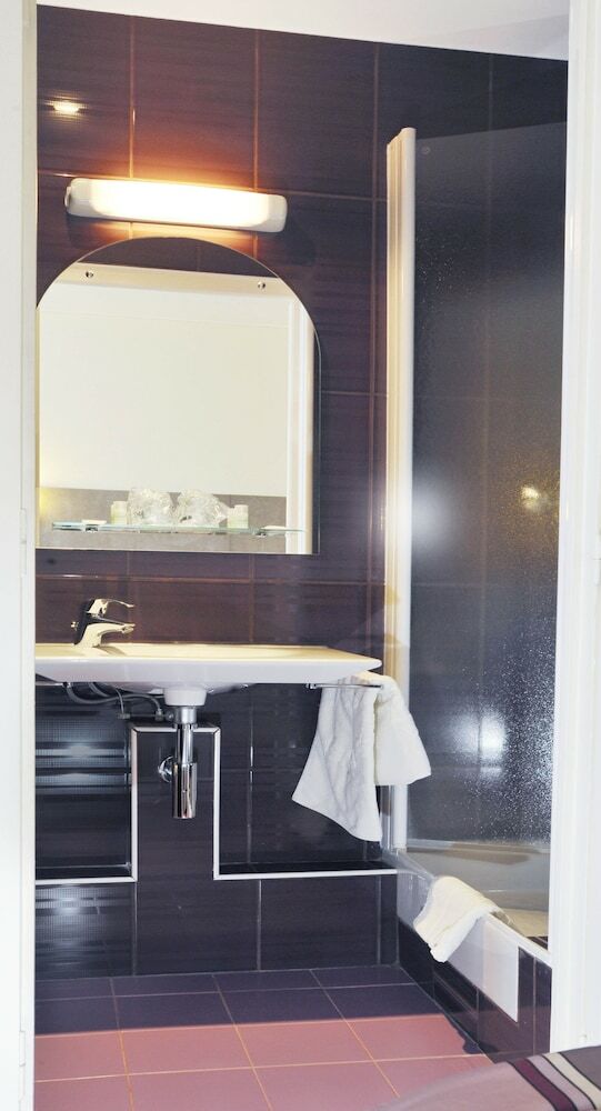 A L'hotel Des Roys