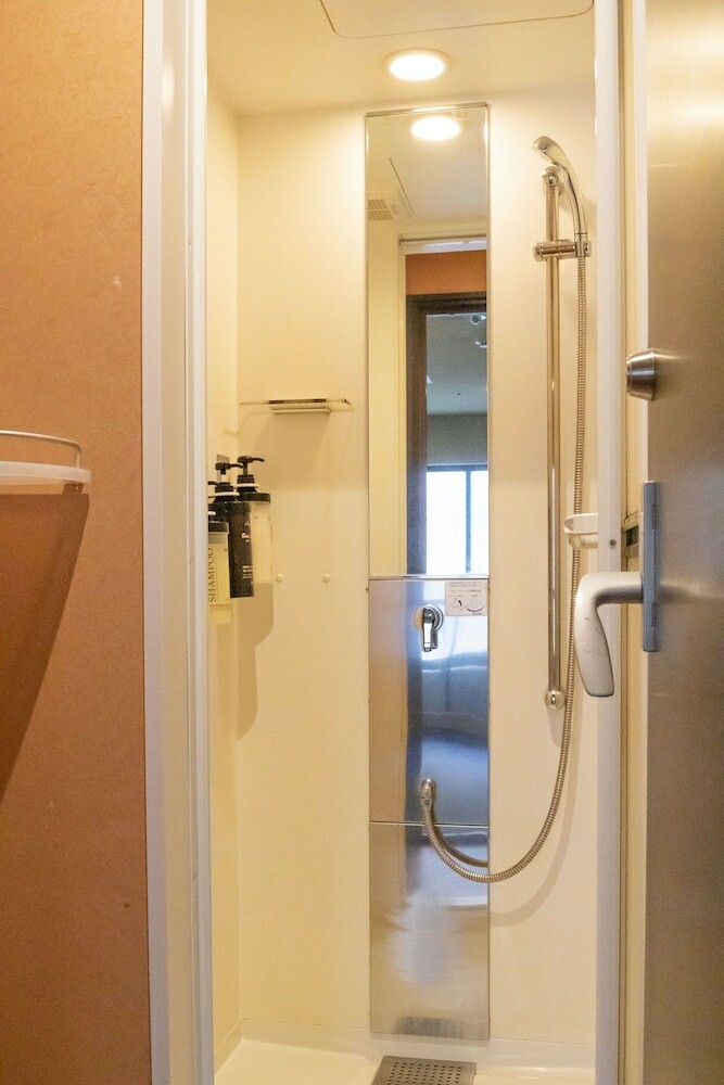 Capsule Hotel B&s Eco-cube Shinsaibashi