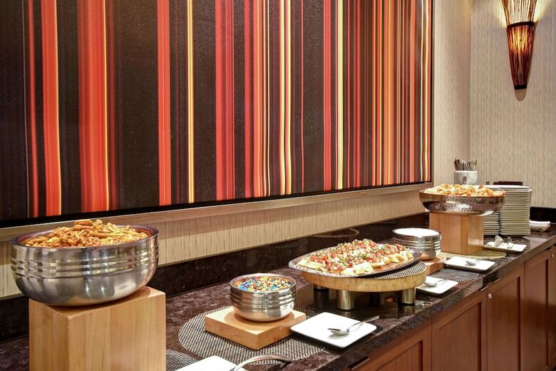 Hotel Embassy Suites Springfield