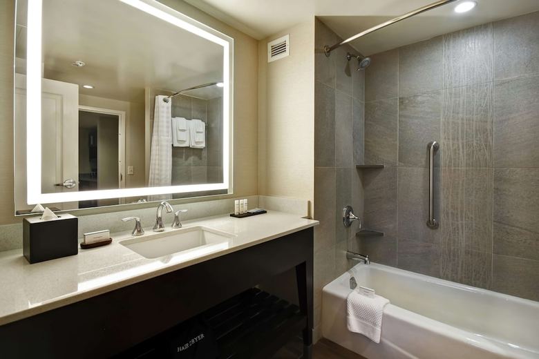 Hotel Embassy Suites Springfield