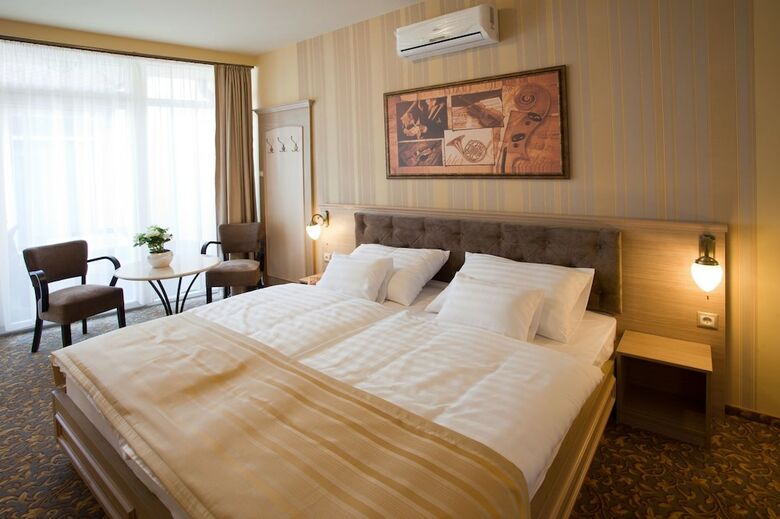 Barokk Hotel Promen�d Gyor