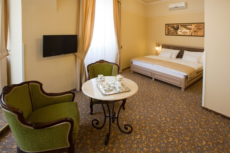 Barokk Hotel Promen�d Gyor