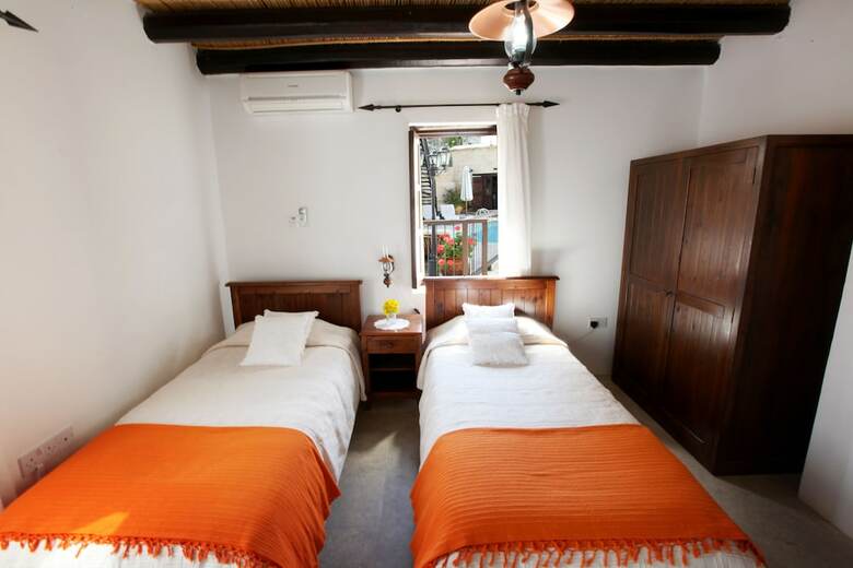 Apartamentos Leonidas Village Houses
