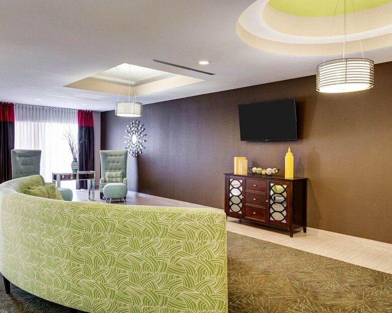 Hotel Comfort Suites