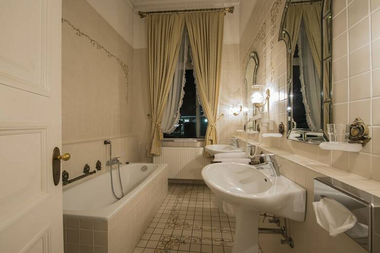 Burghotel Hasel�nne