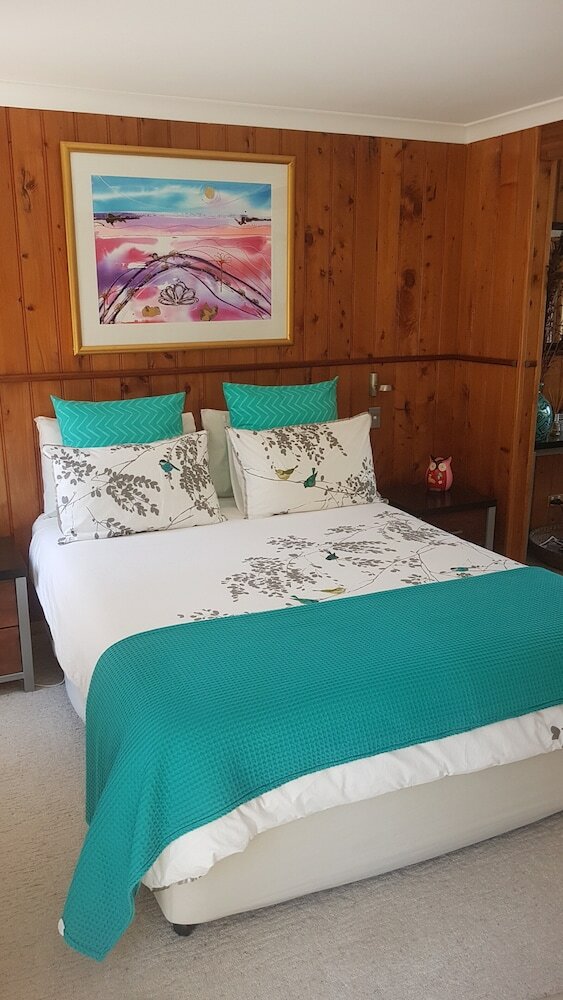 Bed In The Treetops Bed & Breakfast