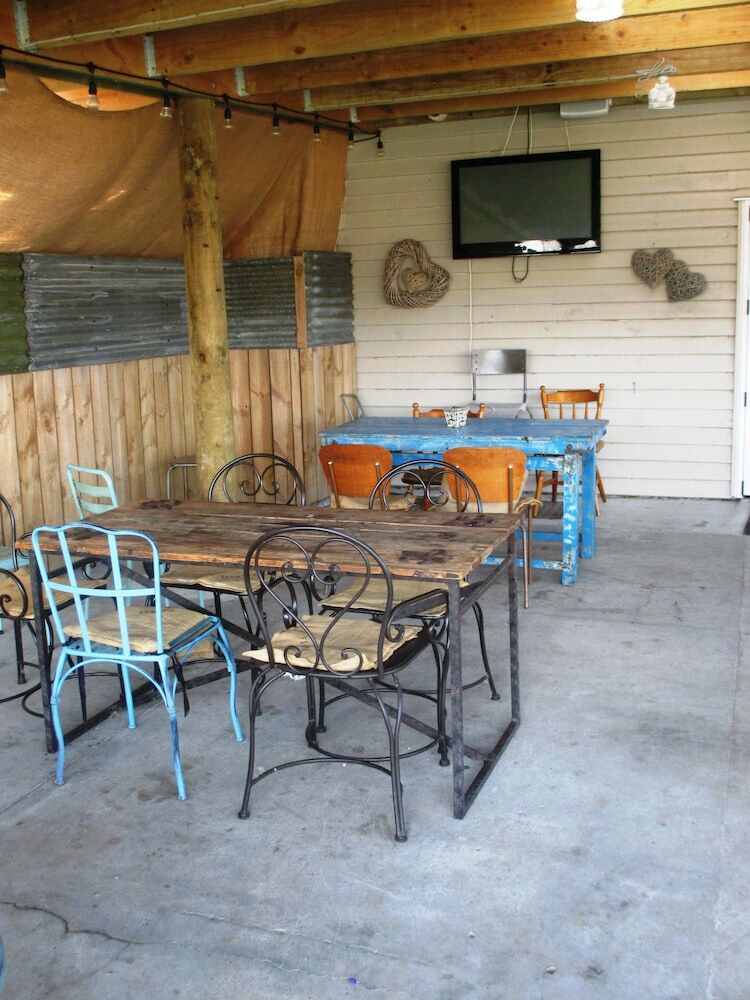 Owls Nest Motel