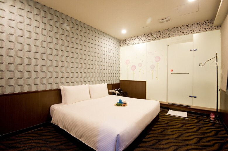Ximen Holiday Fun Hotel
