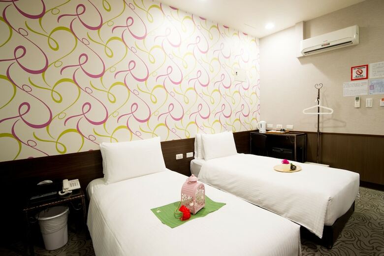 Ximen Holiday Fun Hotel