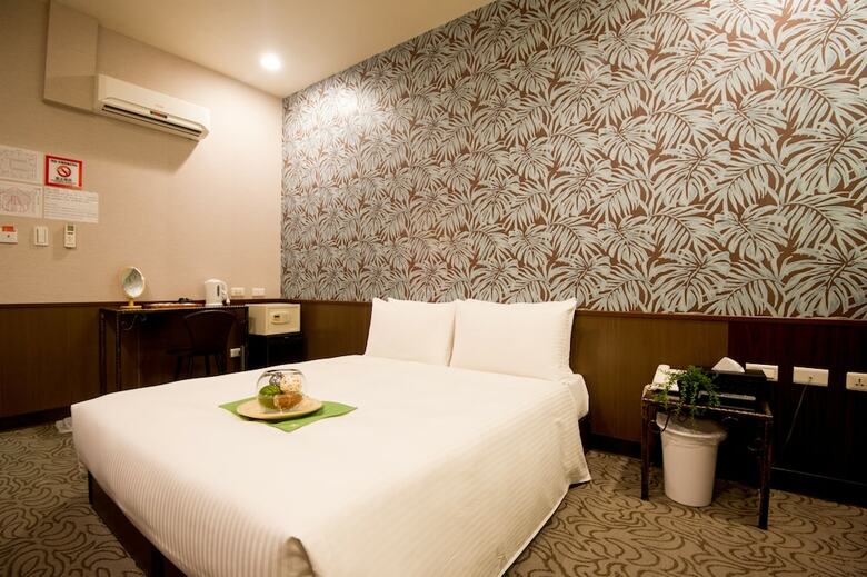 Ximen Holiday Fun Hotel