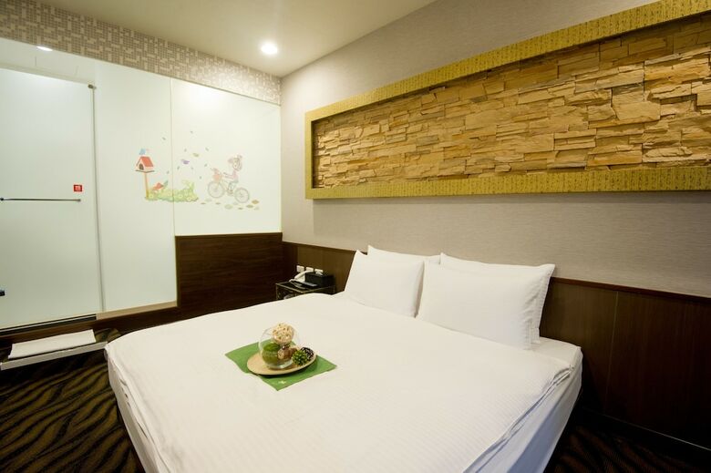 Ximen Holiday Fun Hotel
