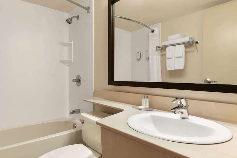 Motel Travelodge Suites By Wyndham Moncton