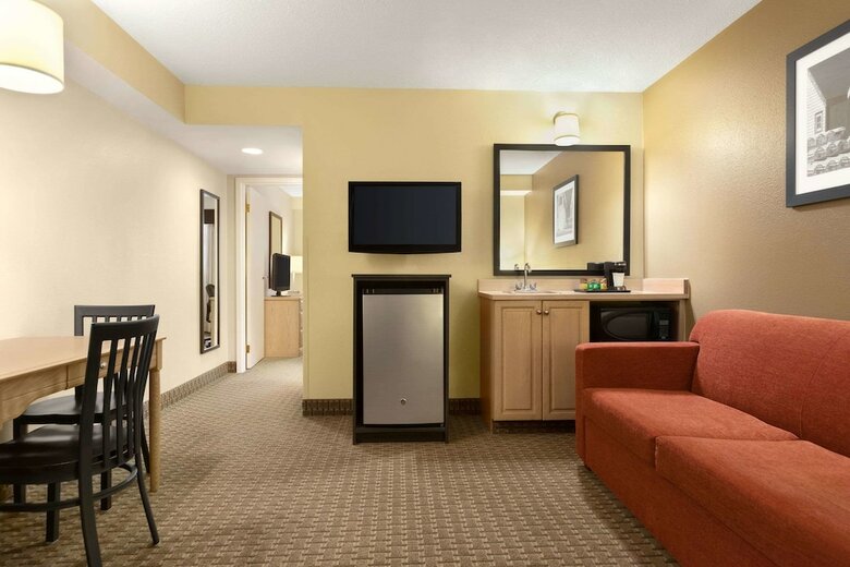 Motel Travelodge Suites By Wyndham Moncton