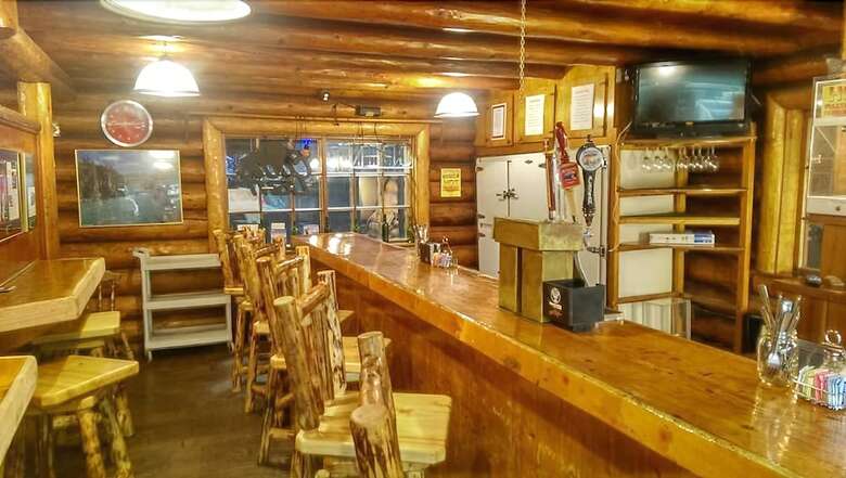 Cabana Gwin's Lodge & Roadhouse Est. 1952