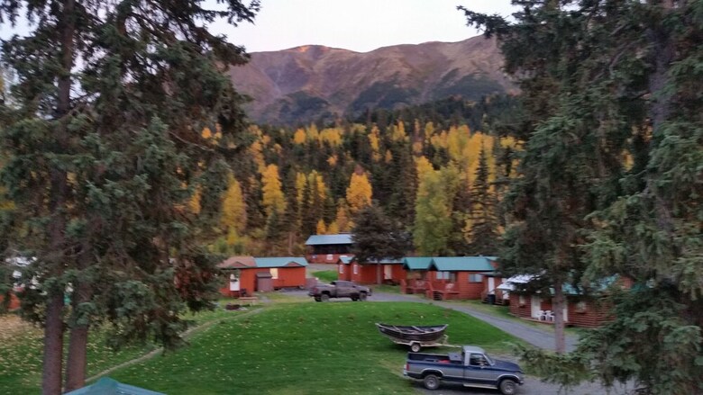 Cabana Gwin's Lodge & Roadhouse Est. 1952