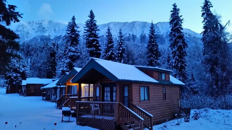 Cabana Gwin's Lodge & Roadhouse Est. 1952