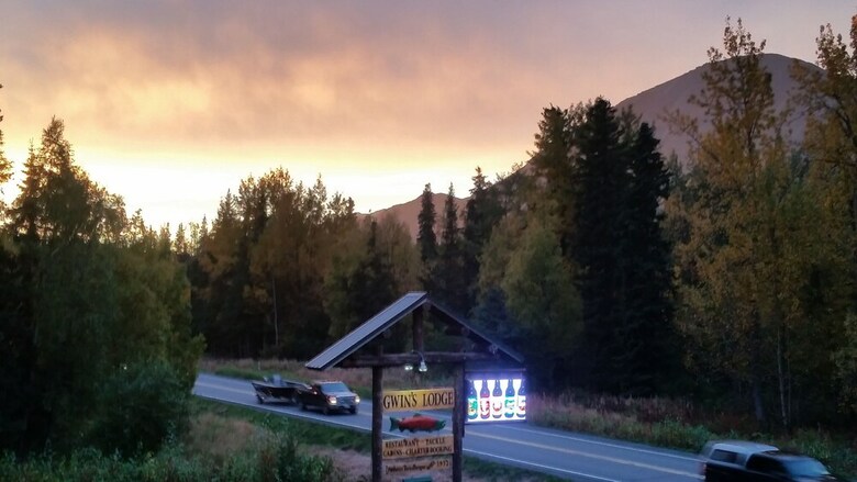 Cabana Gwin's Lodge & Roadhouse Est. 1952