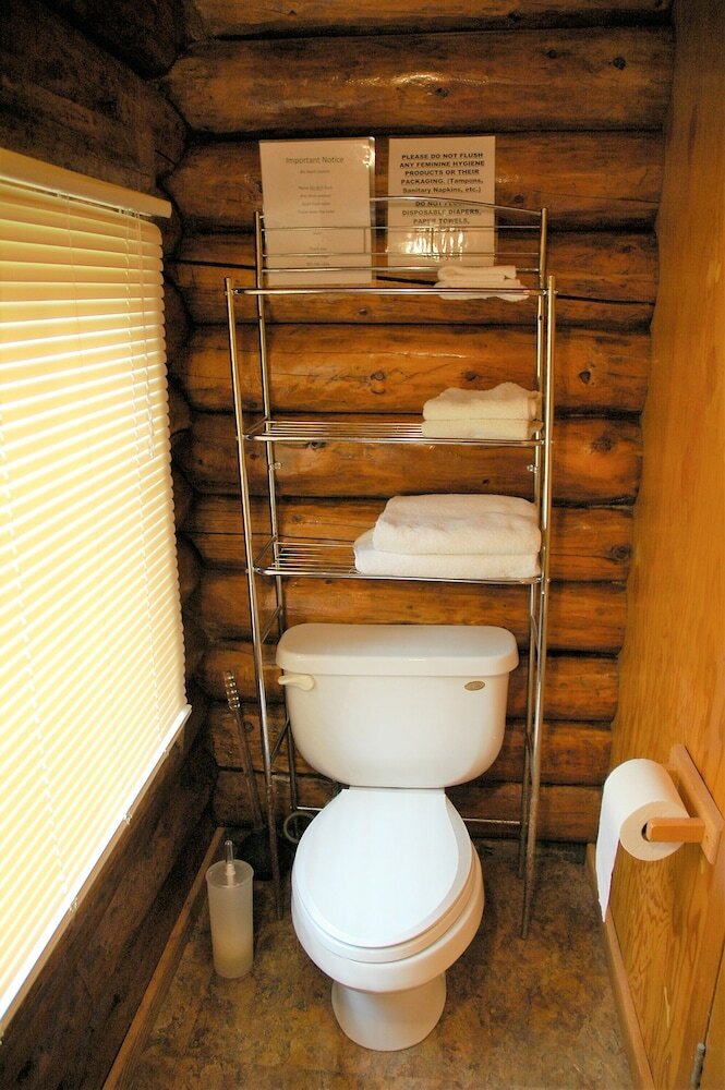 Cabana Gwin's Lodge & Roadhouse Est. 1952