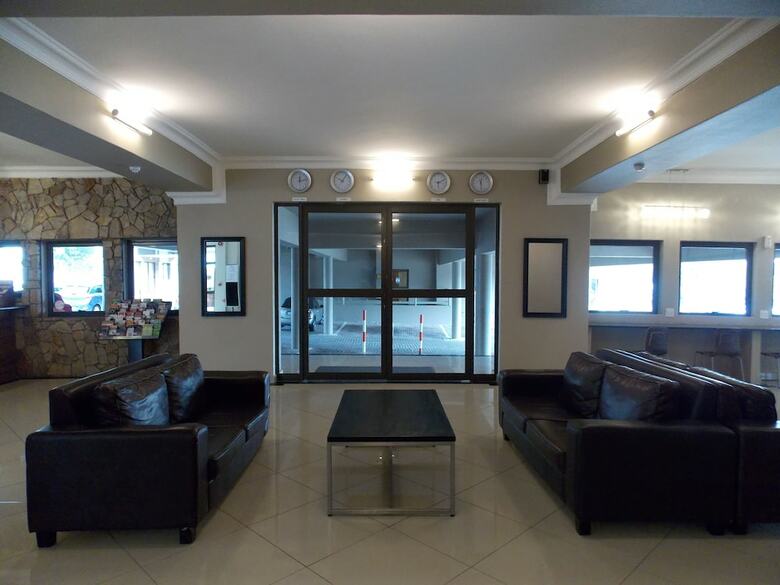 Sierra Square Hotel
