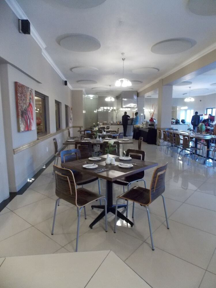 Sierra Square Hotel