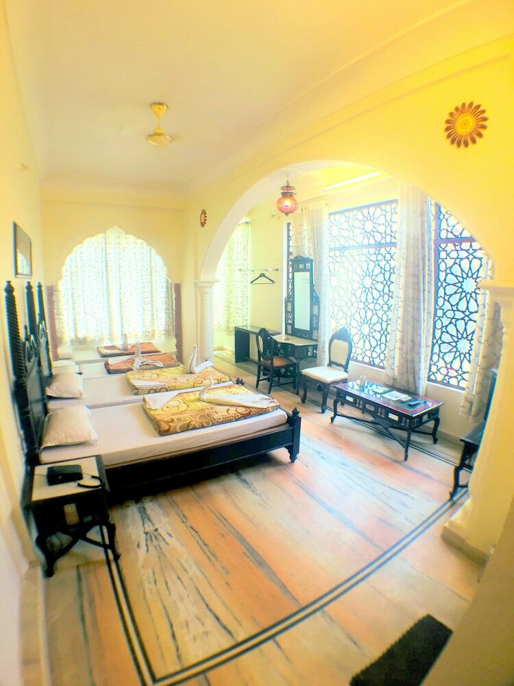 Hotel Krishna Palace