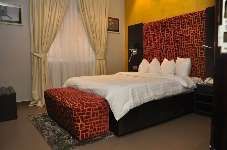 Tudor House Hotel
