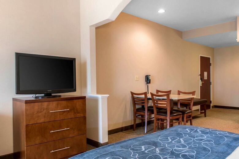 Hotel Comfort Suites Scranton Near Montage Mountain