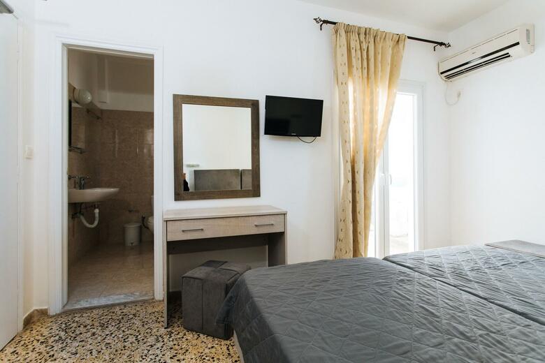 Nikos Hotel