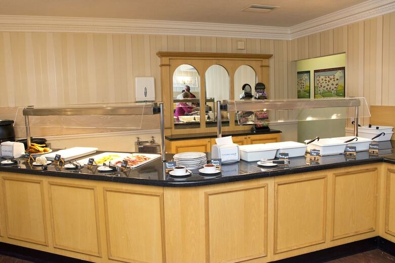 Tlh Carlton Hotel