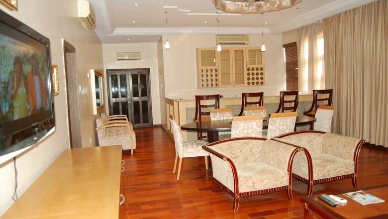 Owu Crown Hotel