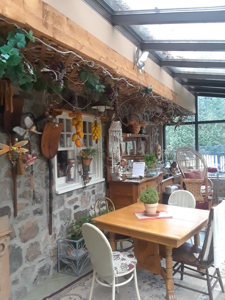 Auberge Bonne Nuit-bonjour Bed & Breakfast