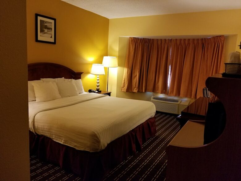 Hotel The Comstock Inn And Conference Center