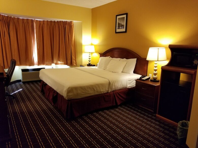 Hotel The Comstock Inn And Conference Center