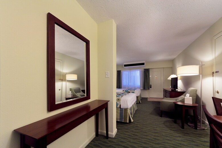 Beach Plaza Hotel
