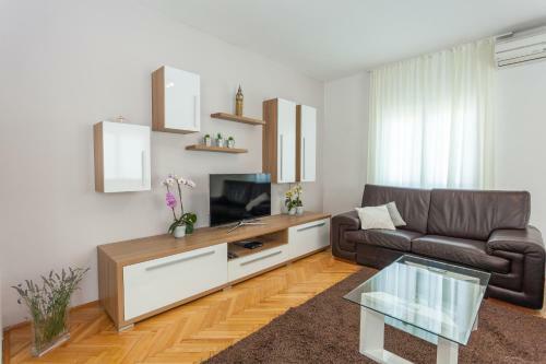 Dama Apartment