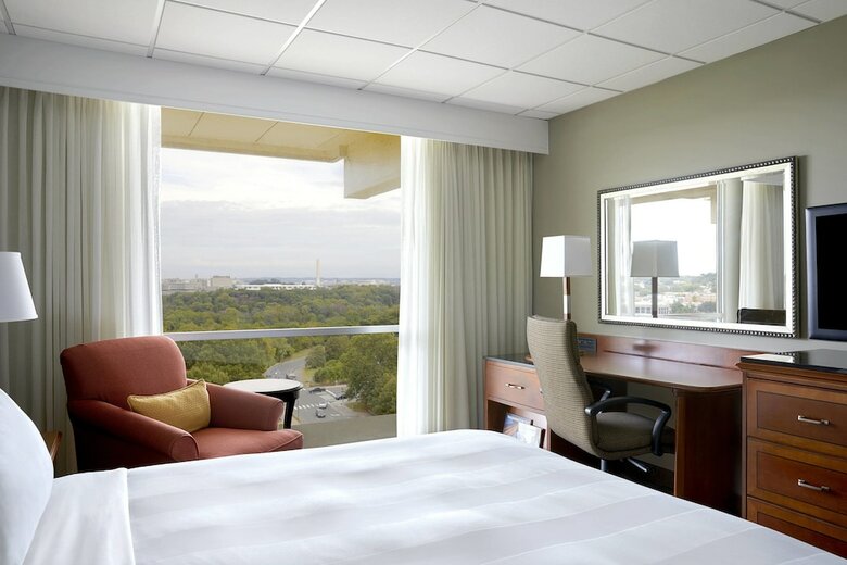 Hotel Key Bridge Marriott