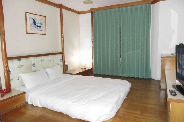 Modern Plaza Hotel