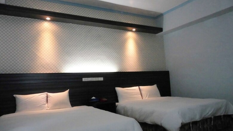 Modern Plaza Hotel