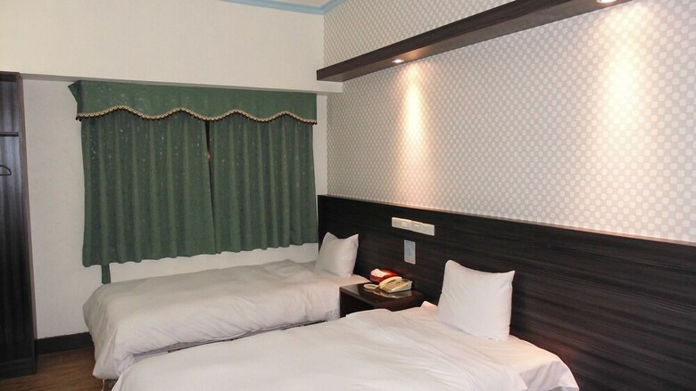 Modern Plaza Hotel