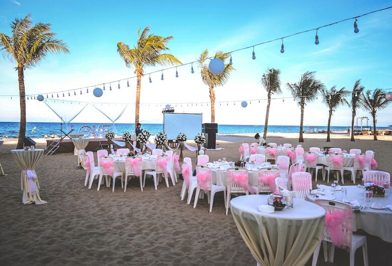 Holiday Beach Danang Hotel & Resort