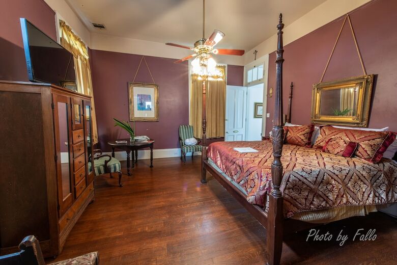 Bed & Breakfast Degas House