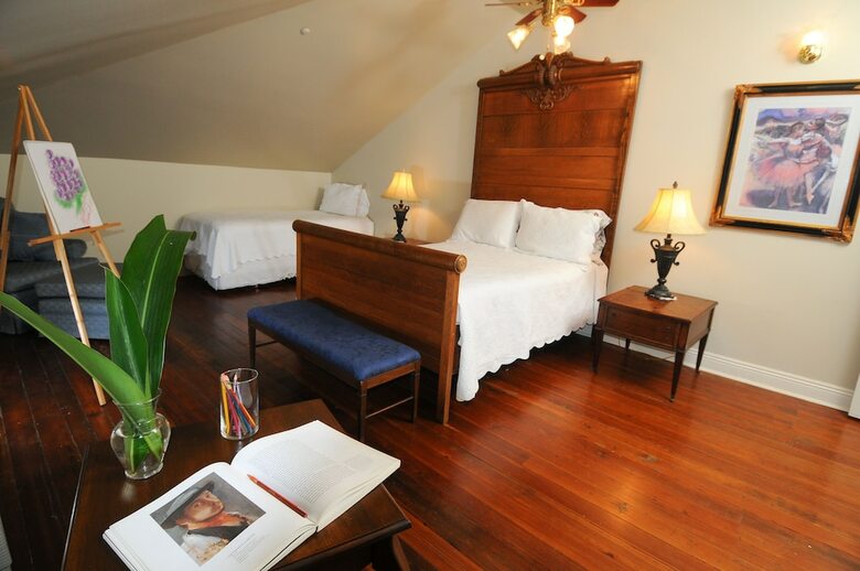 Bed & Breakfast Degas House